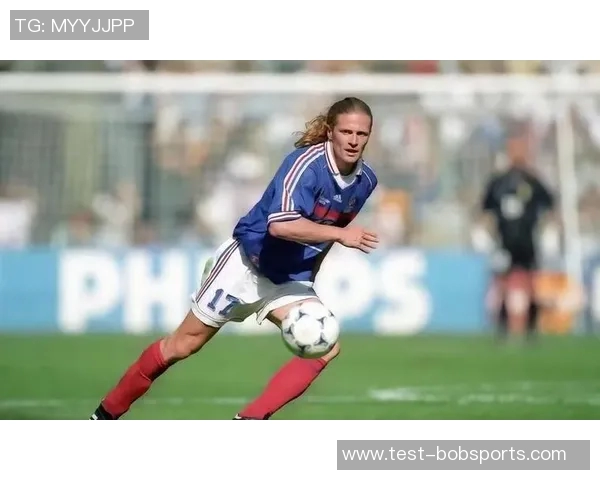 全能足球明星的传奇之路攻防兼备的运动天才们